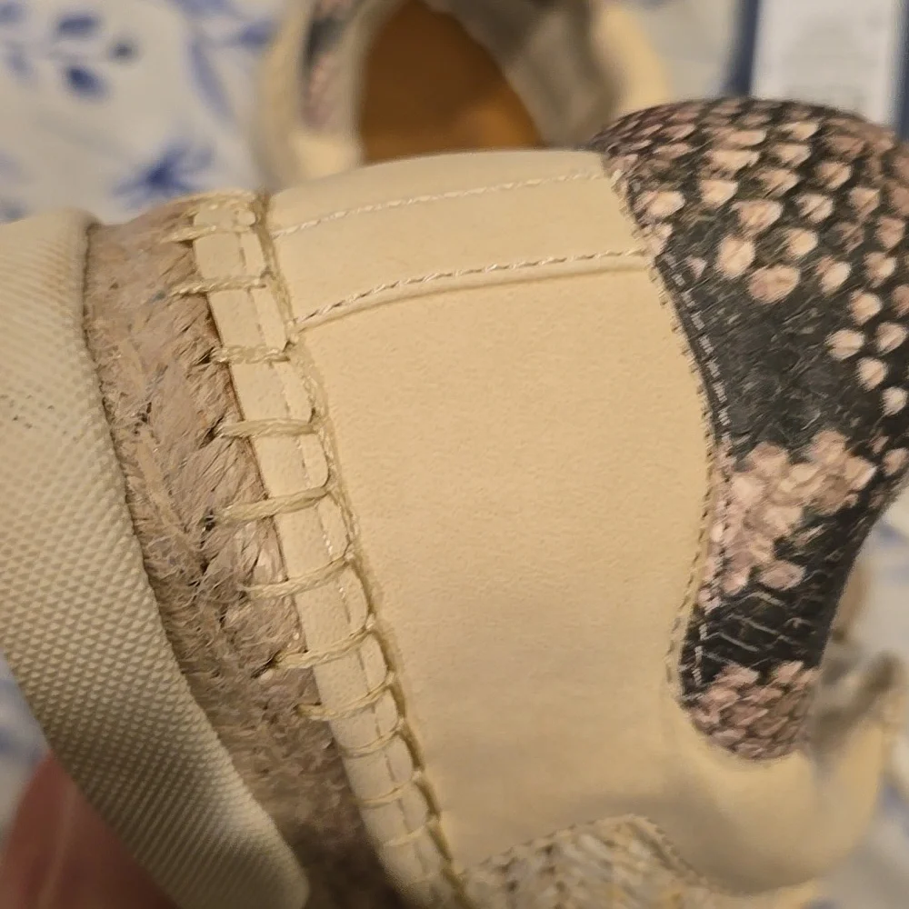 ❤️10/$40 New Women's Cream and Tan Sneakers